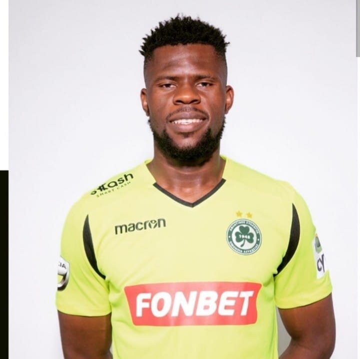 Francis Uzoho Receives Special Training Tips From Eagles’ Coach